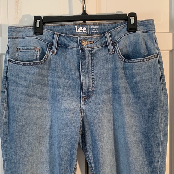 Lee Regular Fit Mid Rise Denim Capris - Picture 4 of 9